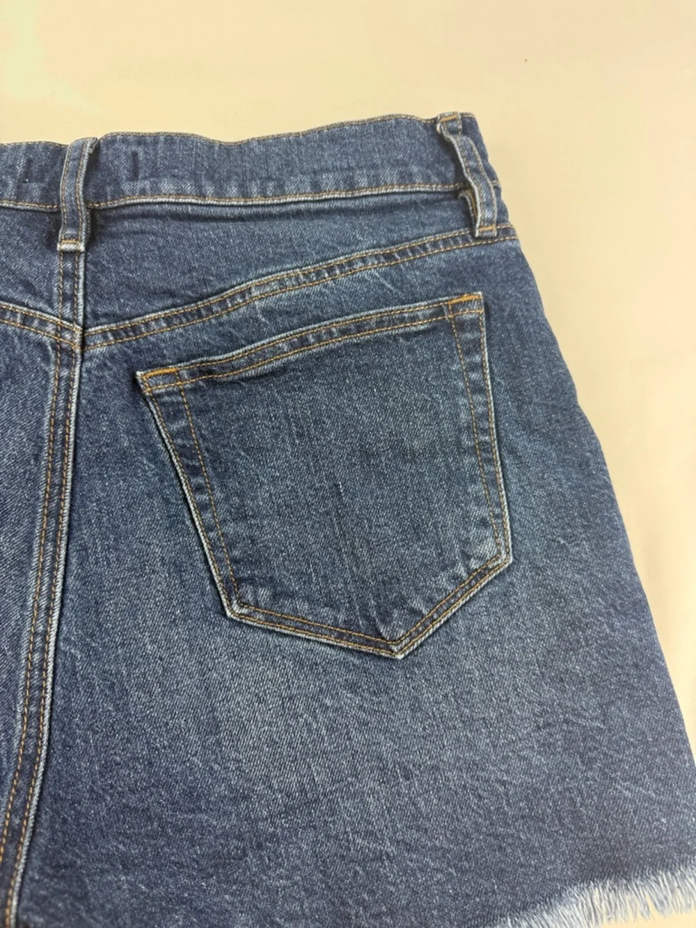 LOFT High-Rise Raw Hem Jeans Shorts – Size 26 – Excellent Condition